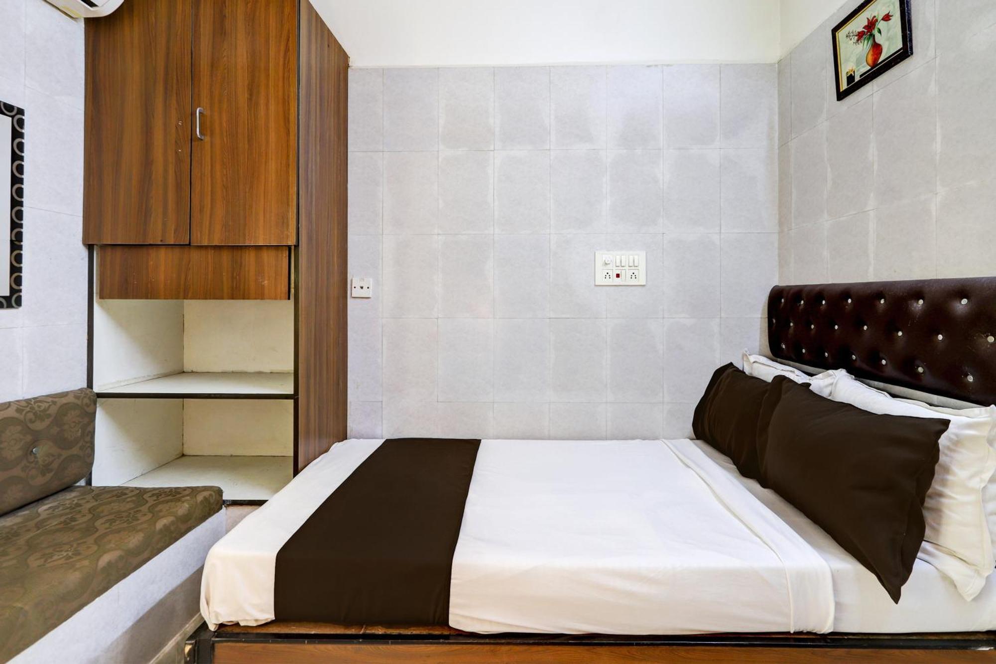 Hotel O Golden Pride Шамшабад Екстериор снимка